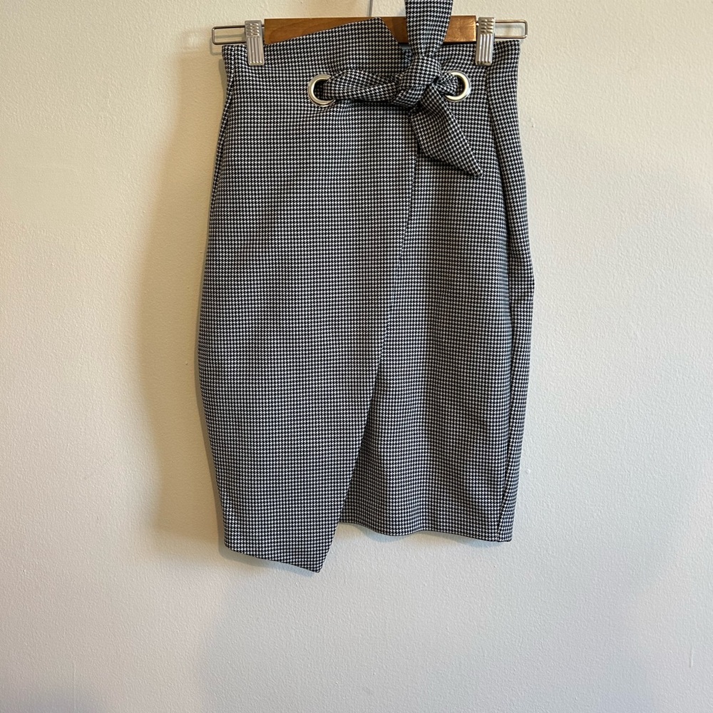 H&M black and white plaid pattern above the knee skirt with bow detail.